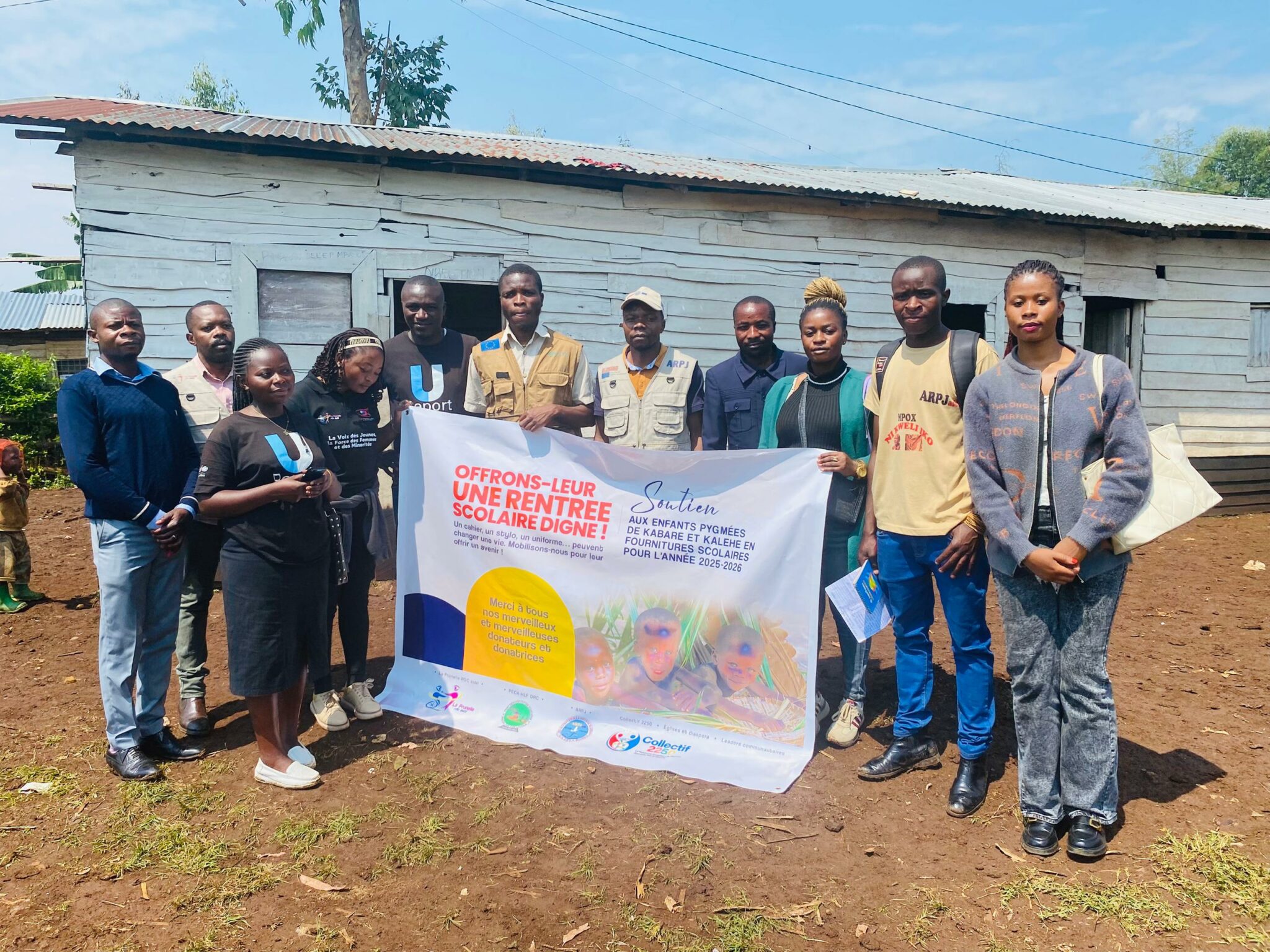 La-Prunelle-remise-des-cahiers-EP-Mbayo