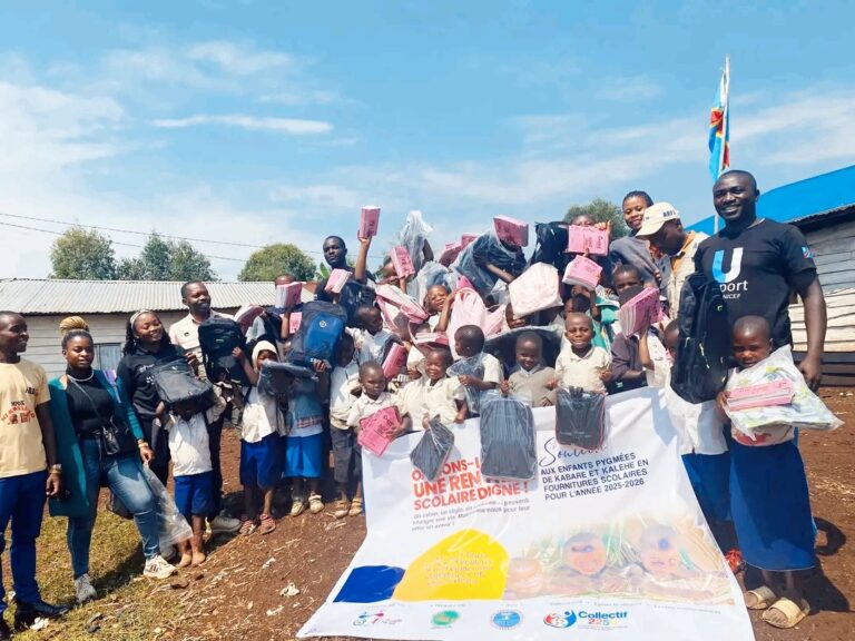 Kabare : La Prunelle RDC asbl et l’ARPJ soutiennent des élèves pygmées de l’EP Mbayo en fournitures scolaires