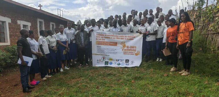 Walungu : des organisations de jeunes et de femmes sensibilisent les élèves aux violences faites aux femmes et aux filles durant les 16 jours d’activisme
